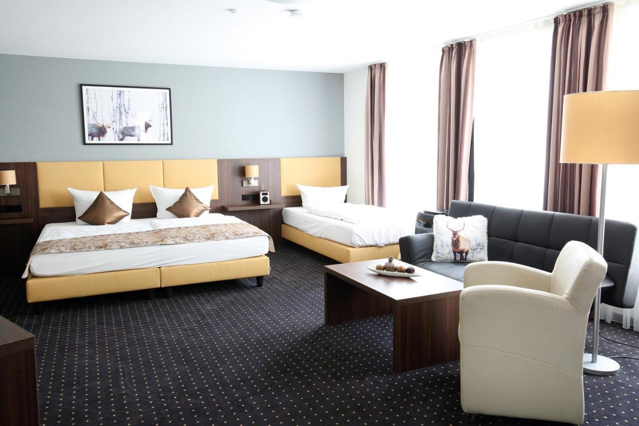 Lobinger Hotel Weisses Ross Лангенау Экстерьер фото
