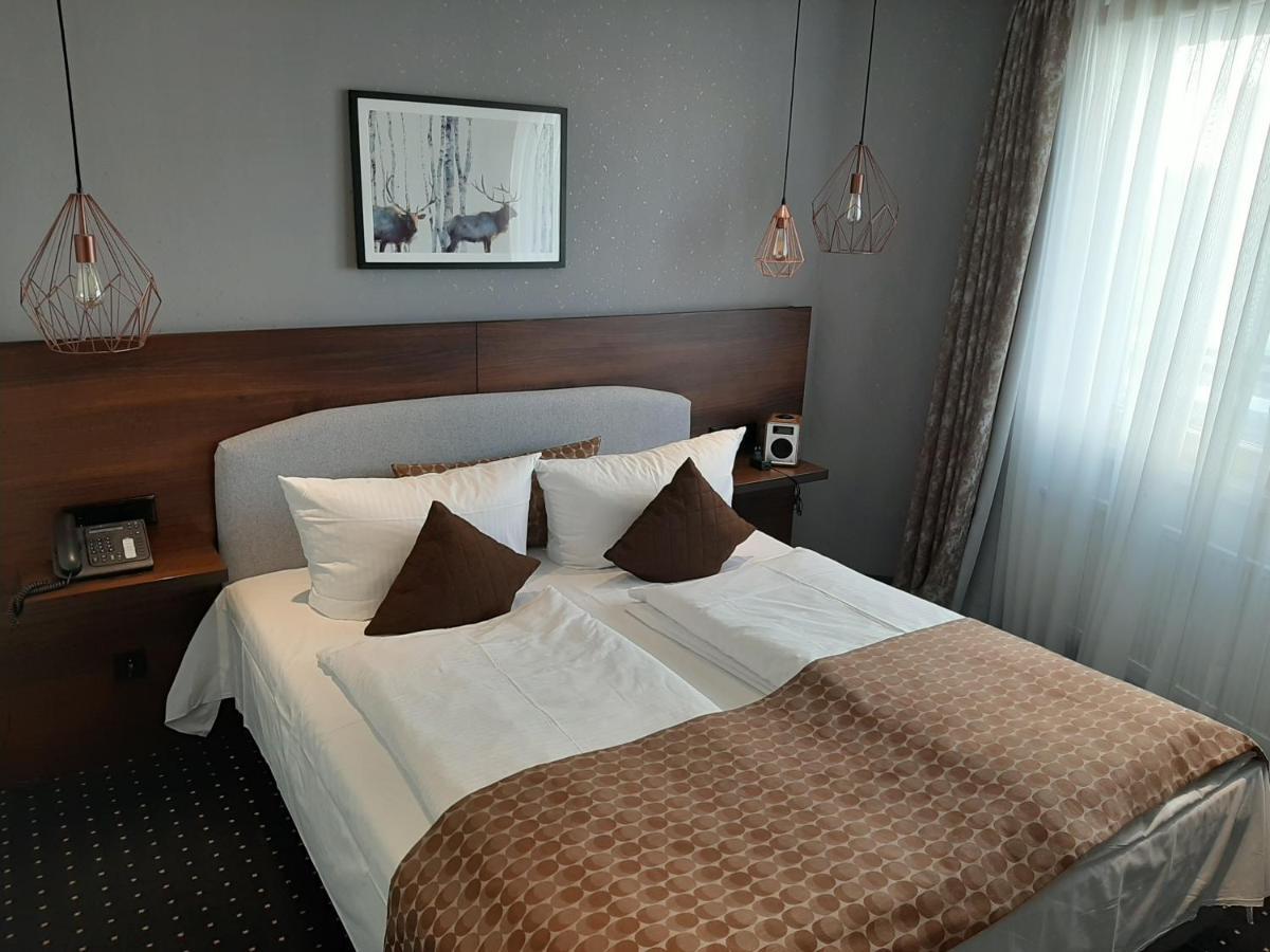 Lobinger Hotel Weisses Ross Лангенау Экстерьер фото