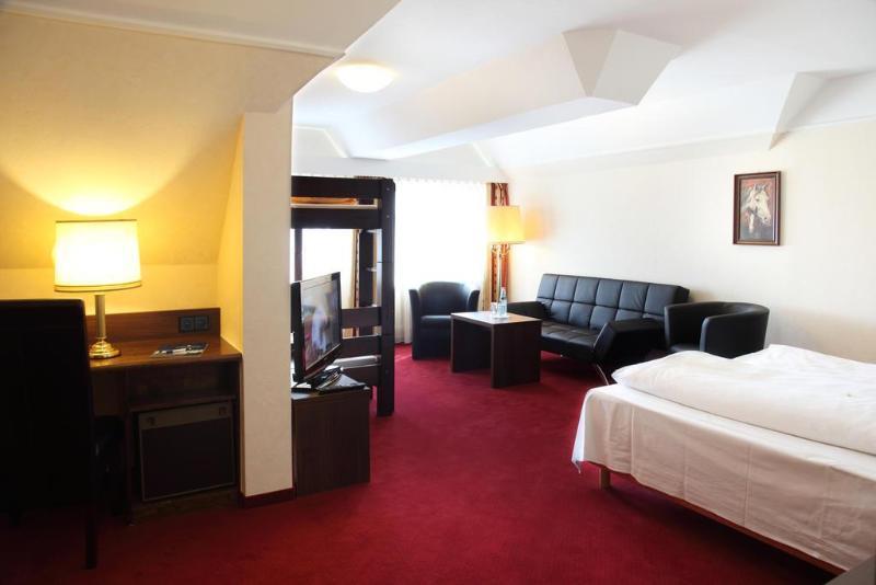 Lobinger Hotel Weisses Ross Лангенау Экстерьер фото