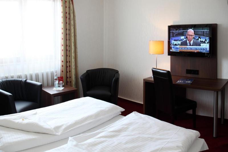 Lobinger Hotel Weisses Ross Лангенау Экстерьер фото