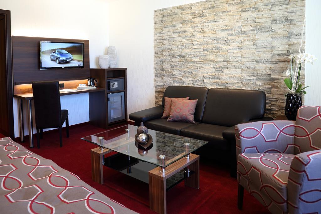 Lobinger Hotel Weisses Ross Лангенау Номер фото