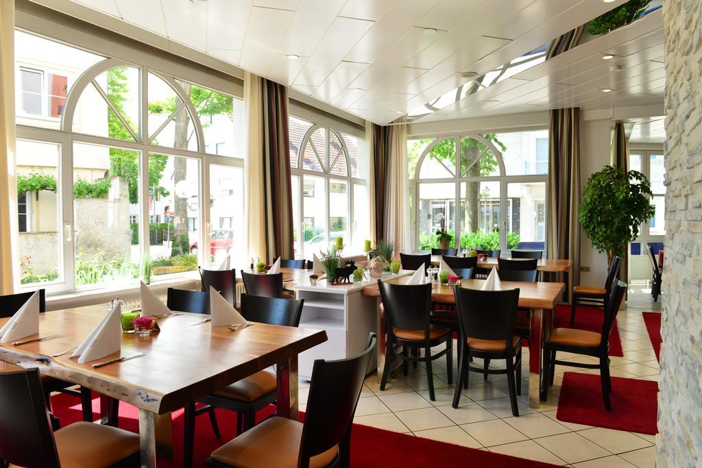 Lobinger Hotel Weisses Ross Лангенау Экстерьер фото