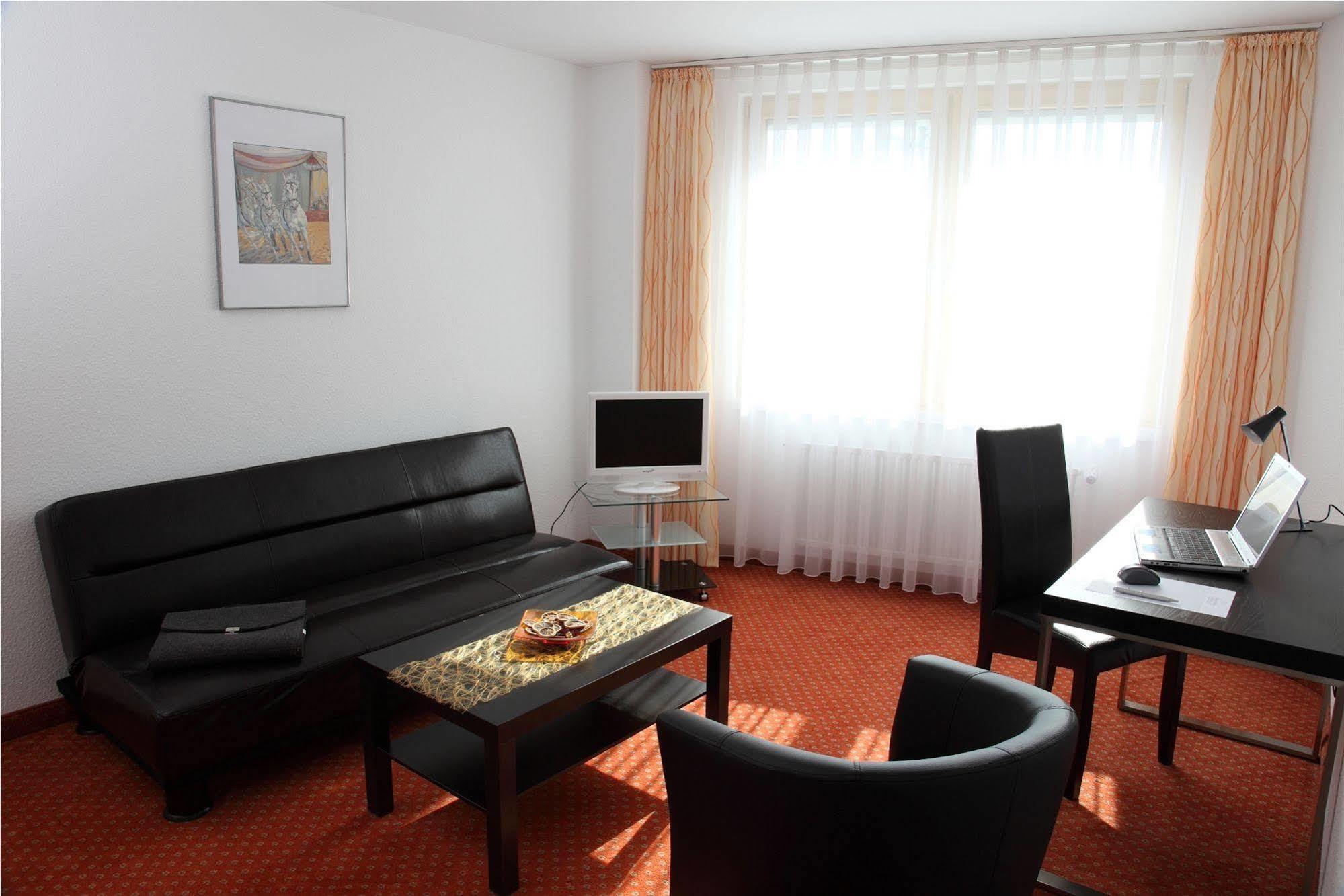 Lobinger Hotel Weisses Ross Лангенау Экстерьер фото