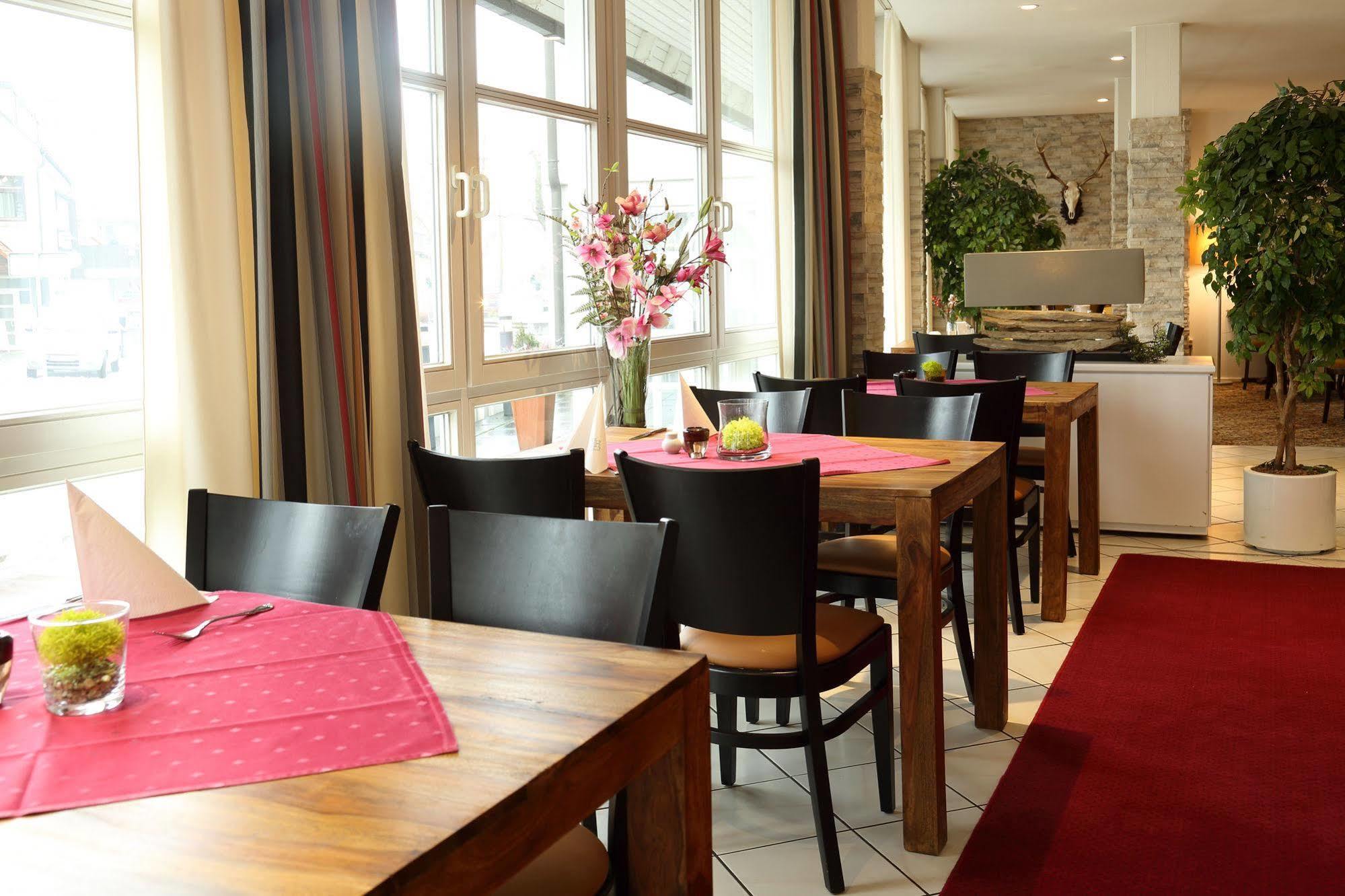Lobinger Hotel Weisses Ross Лангенау Экстерьер фото