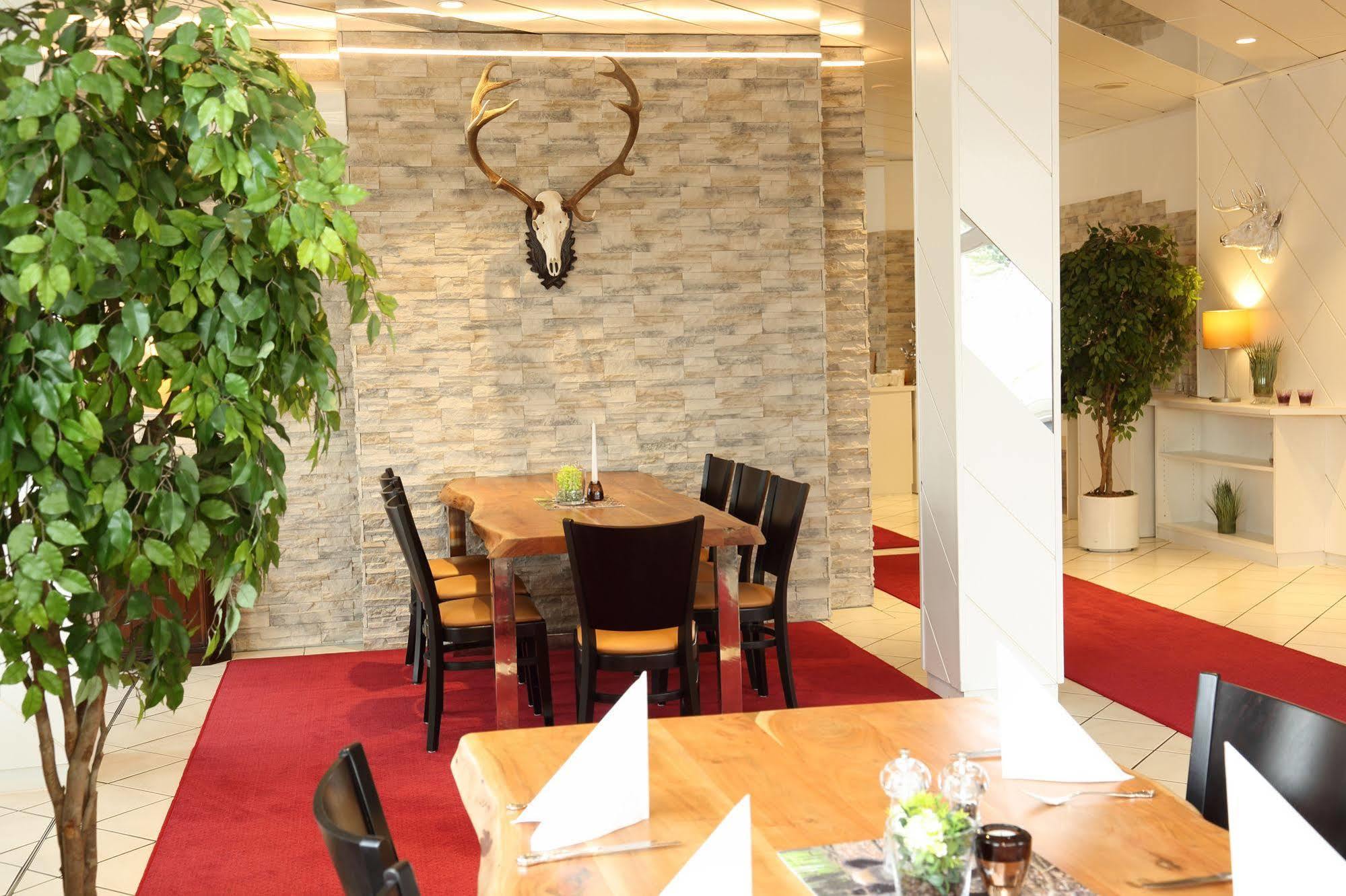 Lobinger Hotel Weisses Ross Лангенау Экстерьер фото